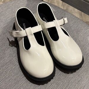 Old Navy White Patent T‑Strap Mary Jane Shoes